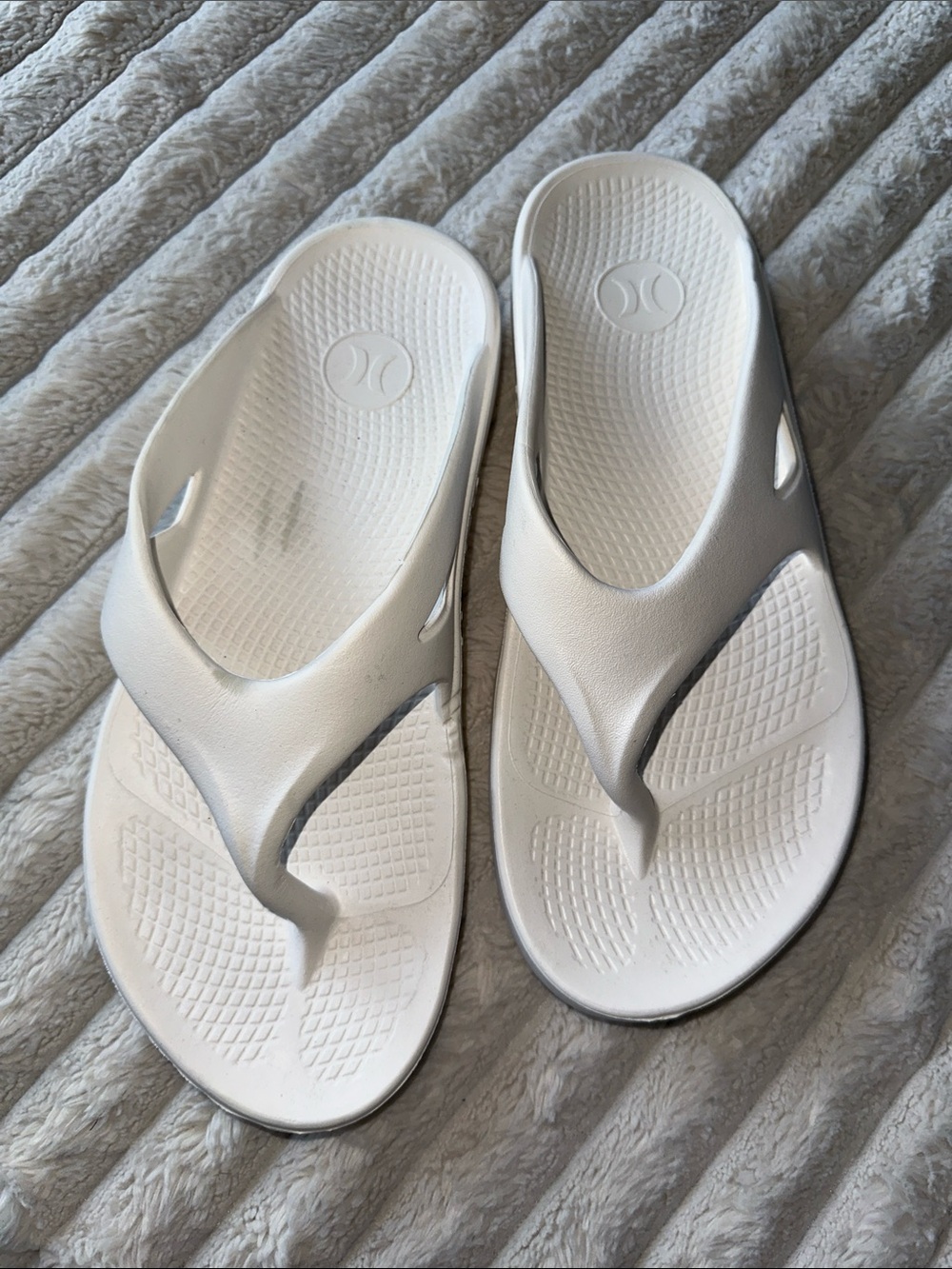 Hurley White Foam Slide-Style Flip Flops